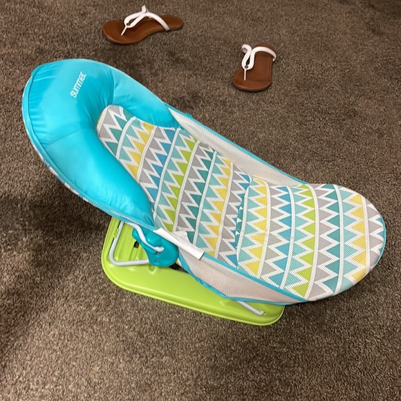 Blue and green baby bathing assistant - Picture 2 of 2